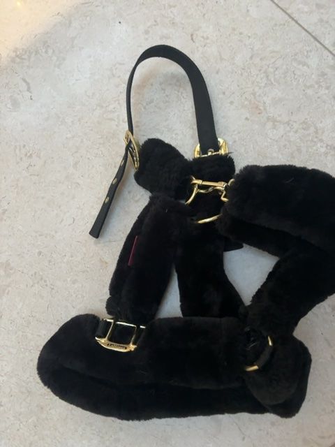 Black fluffy headcollar size cob 