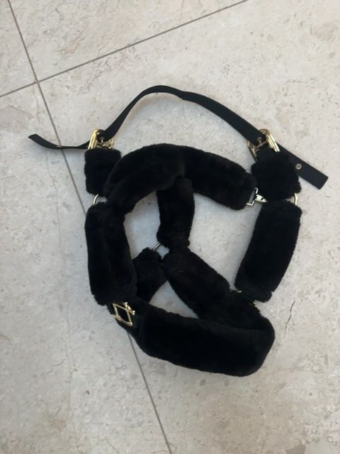Black fluffy headcollar size cob 