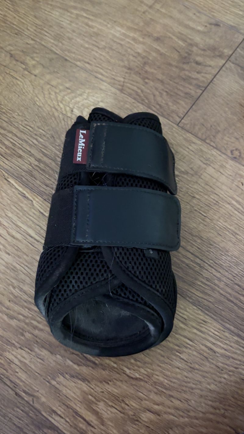 Pro mesh brushing boots small