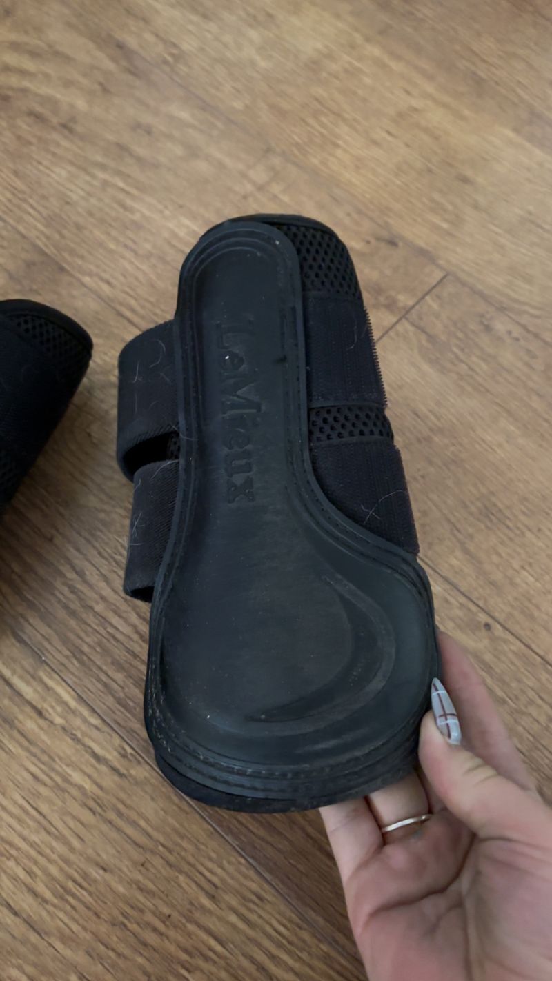 Pro mesh brushing boots small