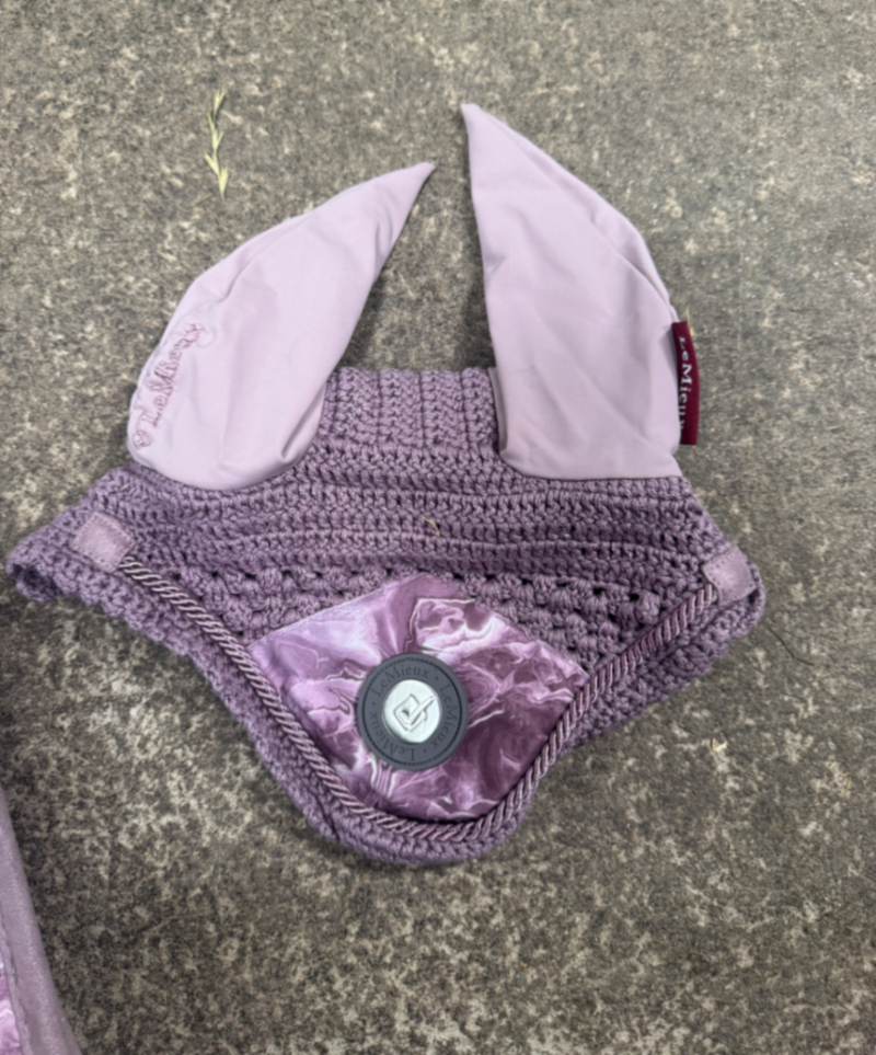 Lemieux glace fly hood ears bonnet musk size M Medium