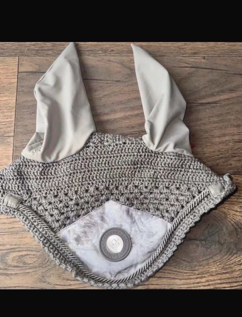 LeMieux Glacé Fly Mask Hood Veil Ears Bonnet Crochet Sage Grey Size XL