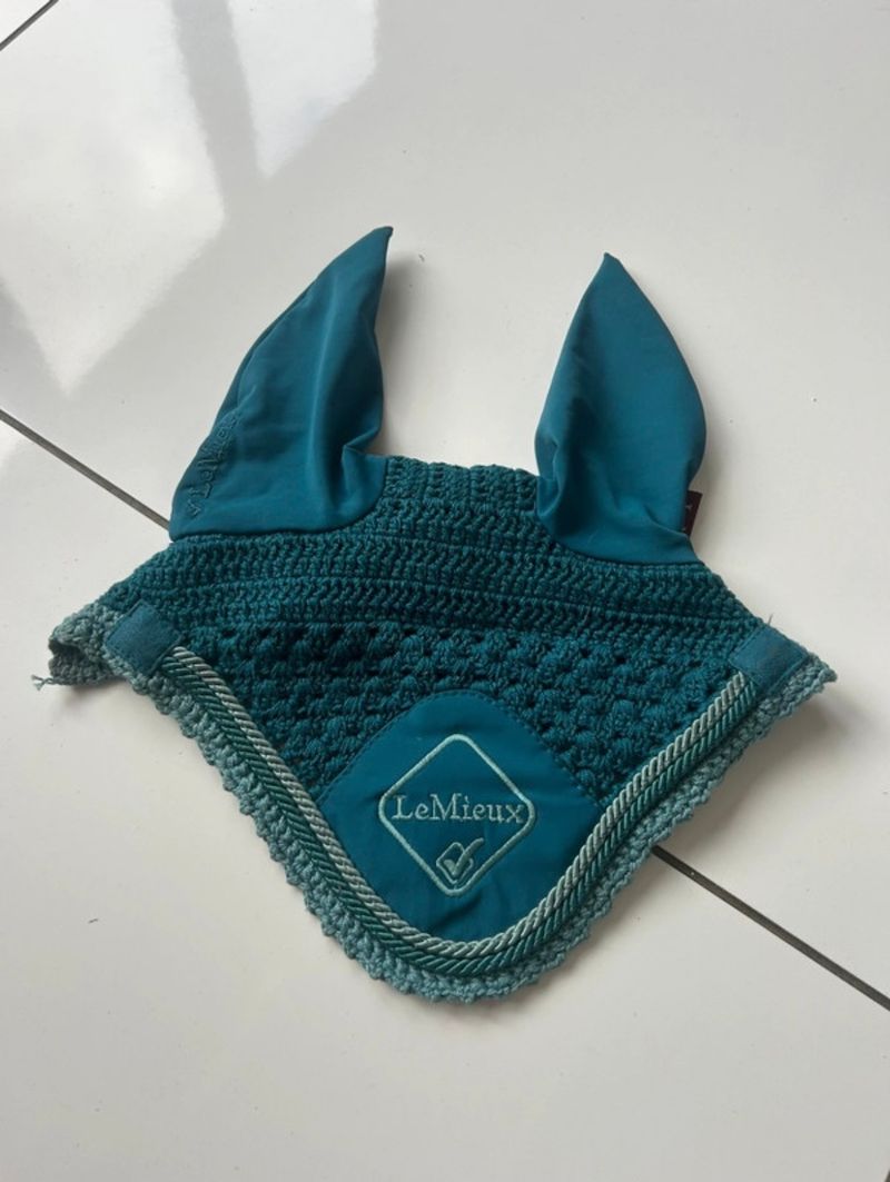 Marine ear bonnet 