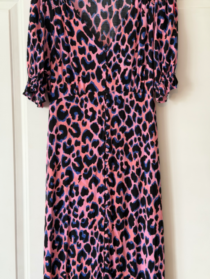 Roze met blauw en zwart shadow luipaard fluitenmouw midi theejurk