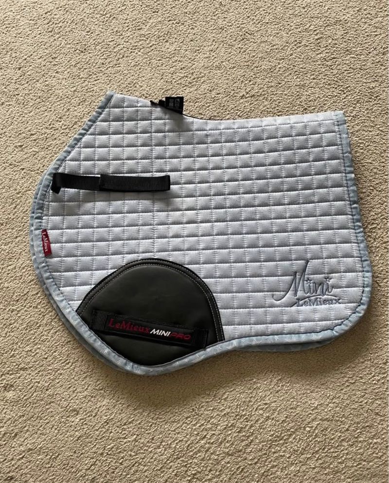 Mist Lemieux saddle pad 