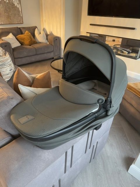 Pewter Baby Carrycot Reef 2