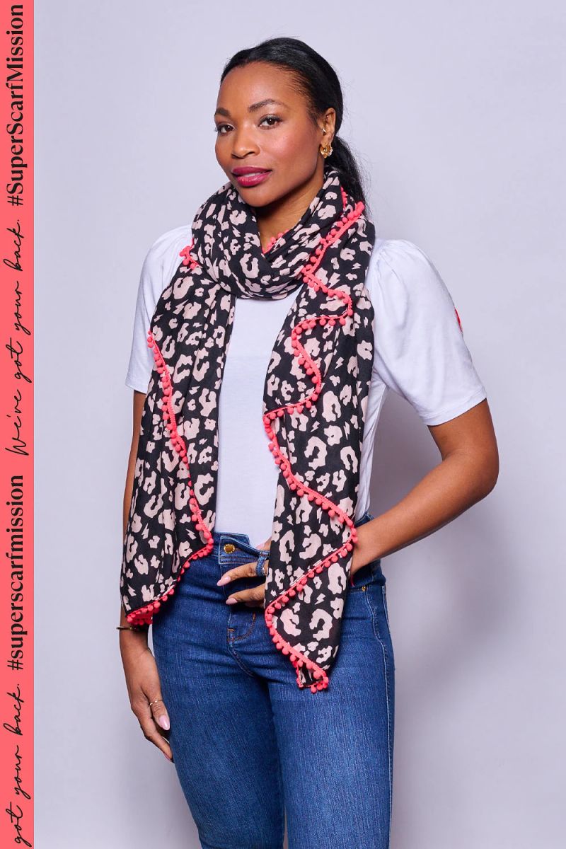 Negro con Leopardo Melocotón Pálido Charity Super Scarf